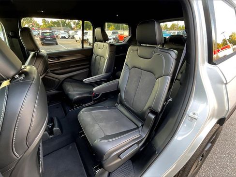 New 2025 Jeep Grand Cherokee L Altitude image 10