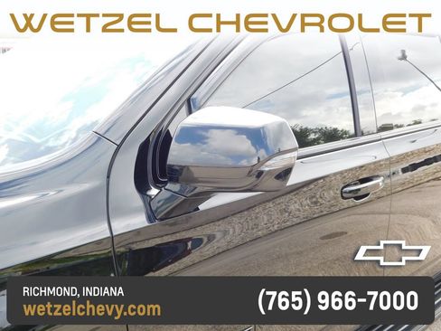 Certified 2022 Chevrolet Suburban RST w/ Luxury Package AWD/4WD image 11