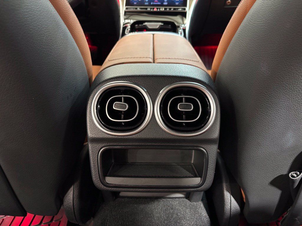 Used 2023 Mercedes-Benz C 300 Sedan image 32