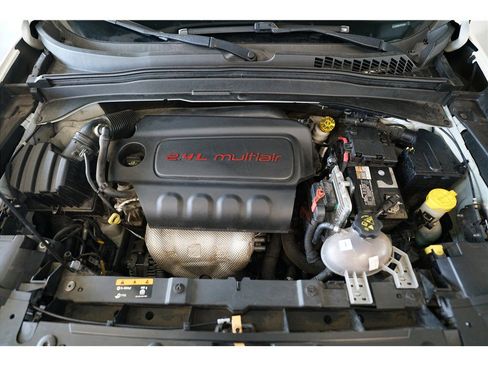 Used 2017 Jeep Renegade Latitude image 10