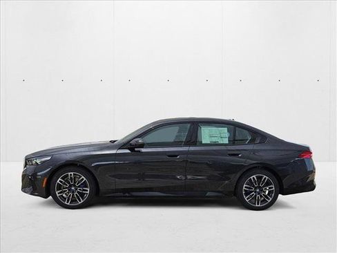 Used 2026 BMW 530i w/ M Sport Package image 5