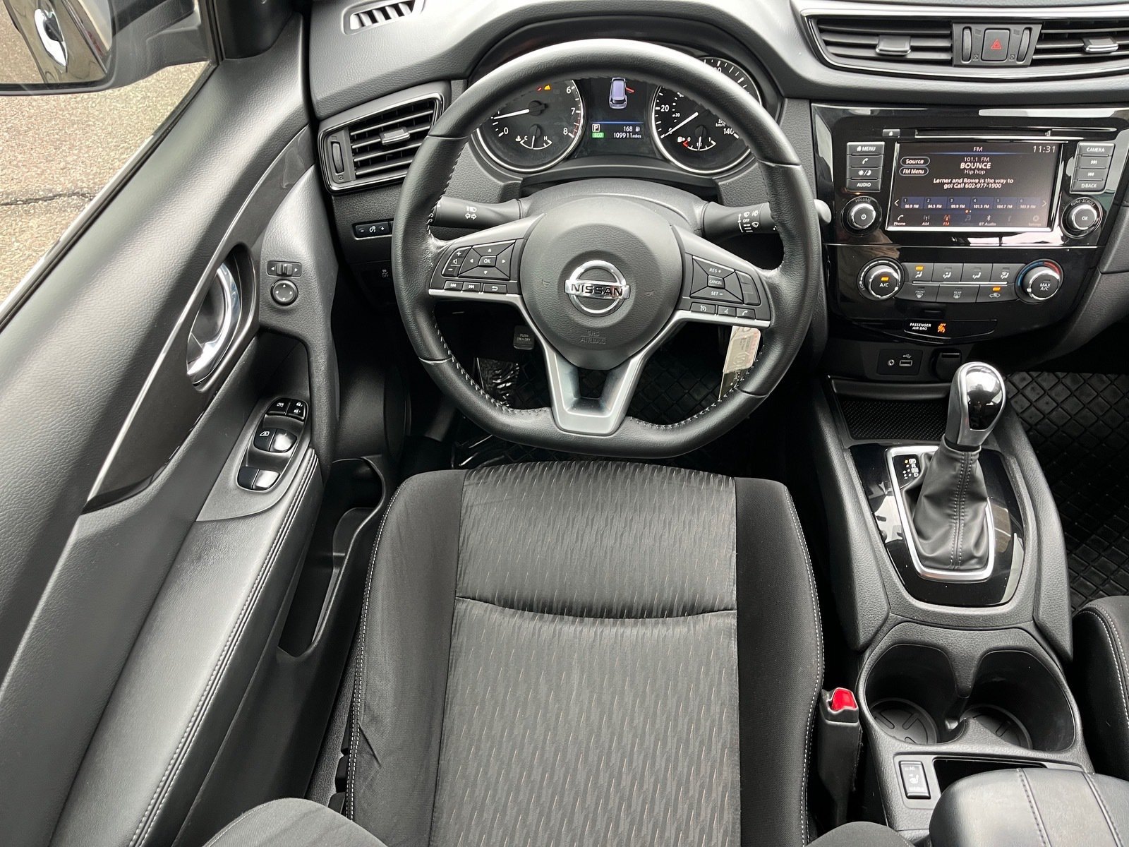 Used 2020 Nissan Rogue S w/ Special Edition Package FWD image 13