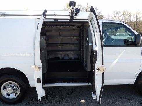 Used 2021 Chevrolet Express 3500 w/ Driver Convenience Package image 27