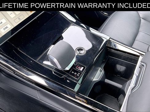 Used 2025 Land Rover Range Rover Sport SE AWD/4WD image 18