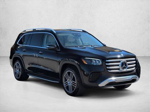 Used 2024 Mercedes-Benz GLS 450 4MATIC image 3
