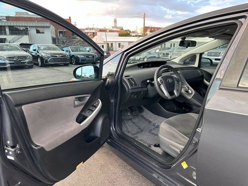 Used 2013 Toyota Prius Two w/ Preferred Accessory Pkg FWD image 13