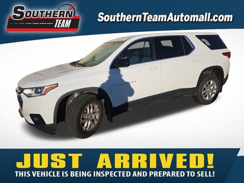 Used 2020 Chevrolet Traverse LS image 1