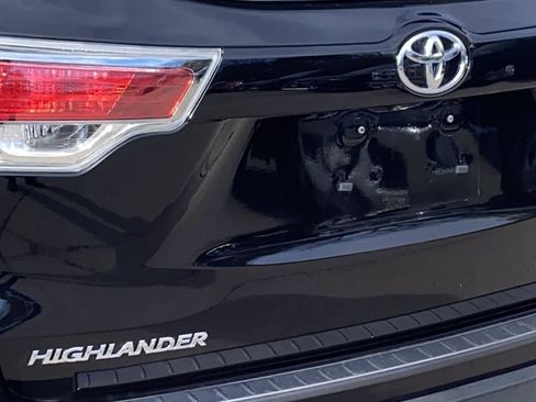 Used 2015 Toyota Highlander XLE image 11
