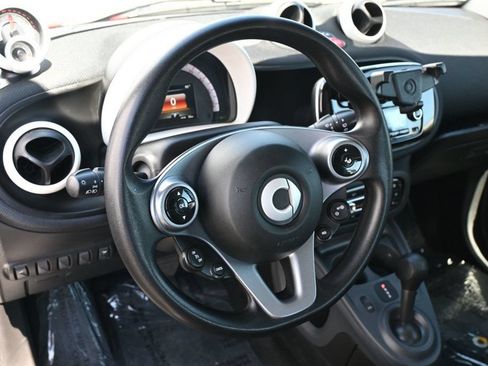 Used 2017 smart fortwo electric drive RWD image 9