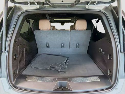 Used 2023 Chevrolet Suburban High Country RWD image 30