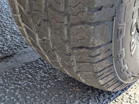 Used 2018 Toyota Tacoma SR w/ SR Convenience Package image 12