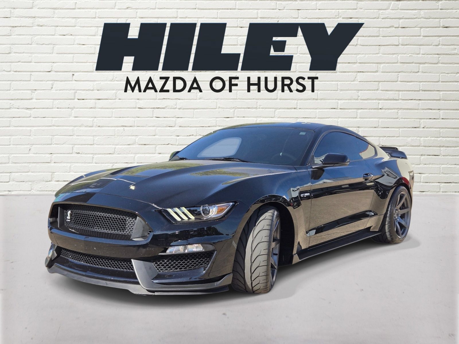 Used 2017 Ford Mustang Shelby GT350 w/ Electronics Package RWD image 3