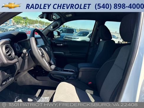 Used 2023 Toyota Tacoma TRD Off-Road AWD/4WD image 5