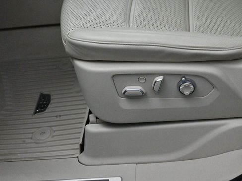 Used 2021 Cadillac Escalade Premium Luxury Platinum w/ Heavy-Duty Trailer Package image 17