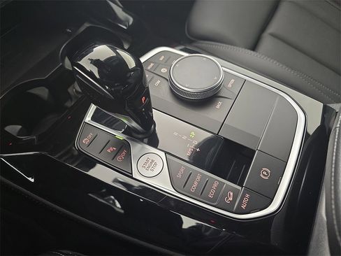 Certified 2025 BMW X4 xDrive30i image 28