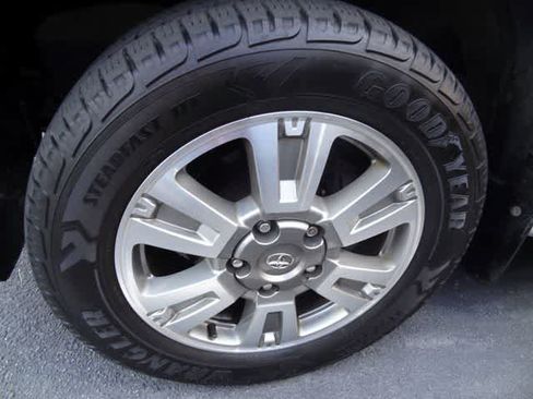 Used 2017 Toyota Tundra Platinum AWD/4WD image 14