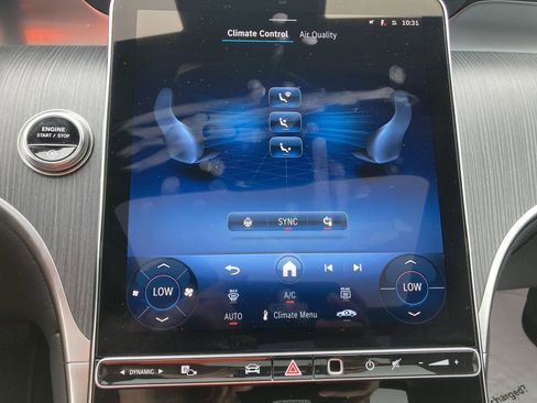 Used 2025 Mercedes-Benz GLC 300 4MATIC image 17