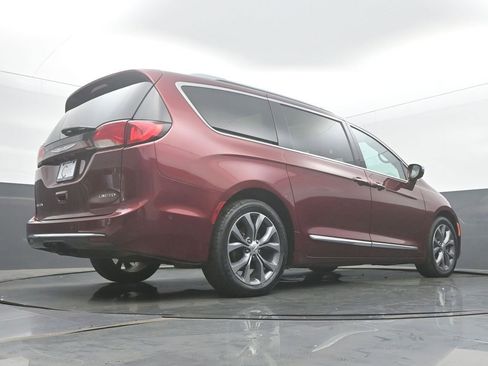 Used 2017 Chrysler Pacifica Limited FWD image 51