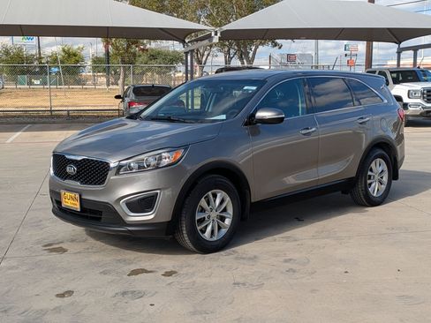 Used 2018 Kia Sorento L image 7