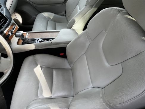 Used 2021 Volvo XC90 T6 Momentum image 16