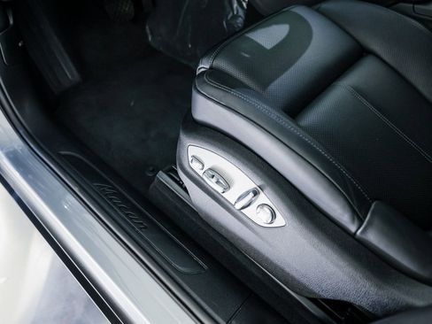 Certified 2025 Porsche Macan AWD/4WD image 14