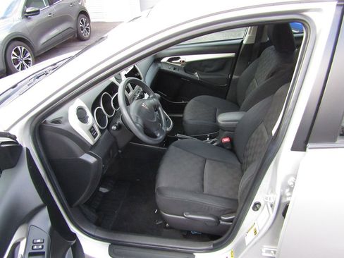 Used 2009 Pontiac Vibe w/ Preferred Package image 4