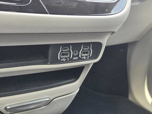 Used 2024 Chrysler Pacifica Touring-L FWD image 23