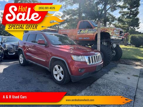 Used 2011 Jeep Grand Cherokee Laredo image 1