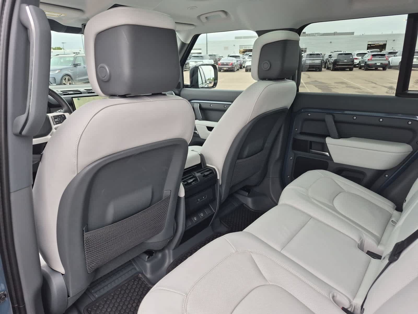Certified 2025 Land Rover Defender 110 X-Dynamic SE AWD/4WD image 18