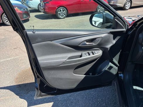 Used 2025 Buick Envista Preferred FWD image 18