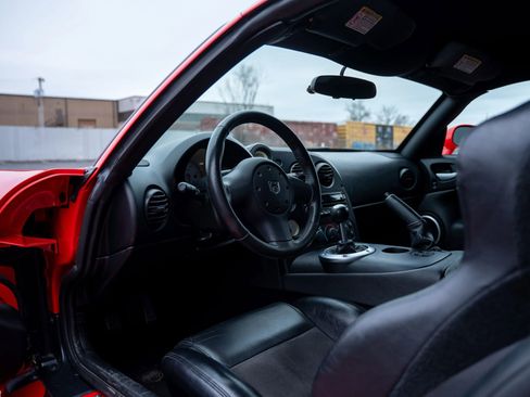 Used 2006 Dodge Viper SRT-10 image 2