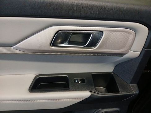 Used 2025 Ford Explorer Active w/ Active Comfort Package image 39