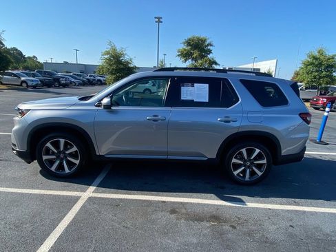 Used 2023 Honda Pilot Touring image 4
