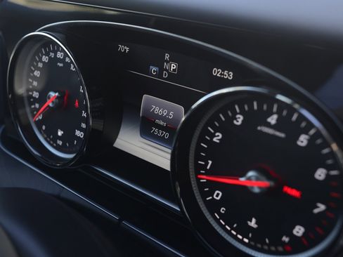 Used 2017 Mercedes-Benz E 300 image 32