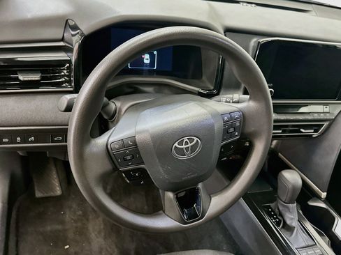 Used 2025 Toyota Camry LE FWD image 18