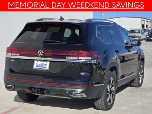 Used 2025 Volkswagen Atlas SEL AWD/4WD image 4