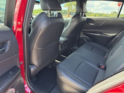 Used 2023 Toyota Venza XLE image 25