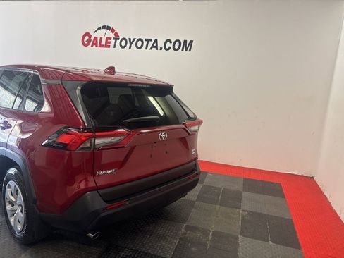 Used 2022 Toyota RAV4 LE AWD/4WD image 10