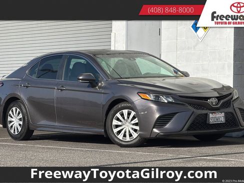Used 2018 Toyota Camry SE w/ Moonroof Package FWD image 1