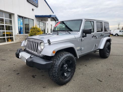 Used 2014 Jeep Wrangler Unlimited Sahara w/ Max Tow Package image 5