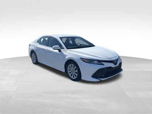 Used 2020 Toyota Camry LE image 8