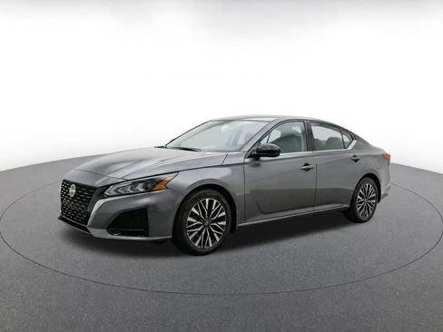 Used 2026 Nissan Altima 2.5 SV FWD image 3