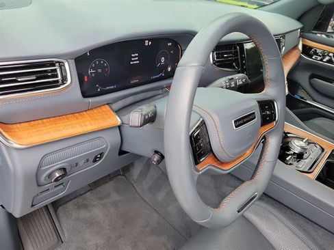 Used 2023 Jeep Grand Wagoneer Series II image 44