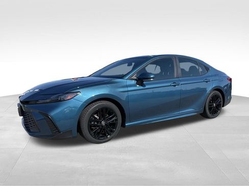 Used 2025 Toyota Camry SE FWD image 5