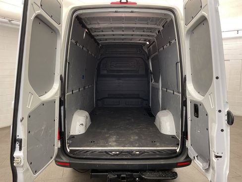 Used 2022 Mercedes-Benz Sprinter 144 Cargo image 16