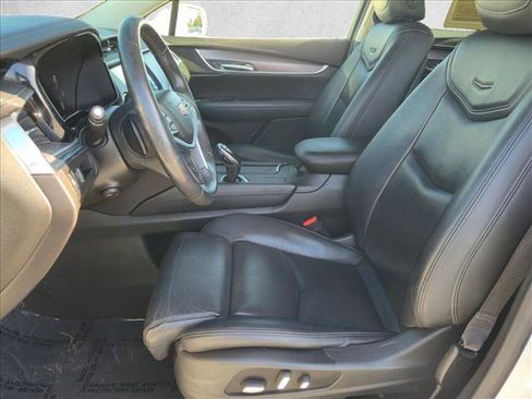 Used 2017 Cadillac XT5 Luxury w/ Driver Awareness Package image 18