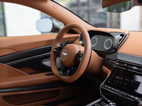 Used 2025 Aston Martin Vanquish image 37