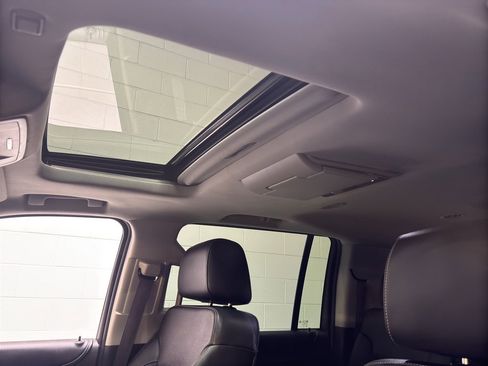 Used 2016 Chevrolet Suburban LT image 38