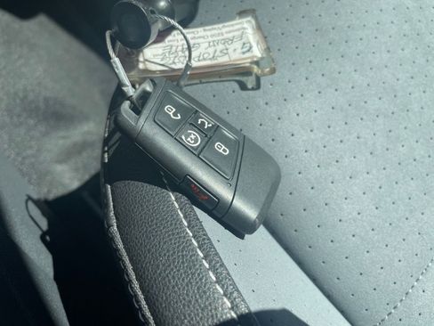 Used 2025 Volkswagen Jetta SE image 21