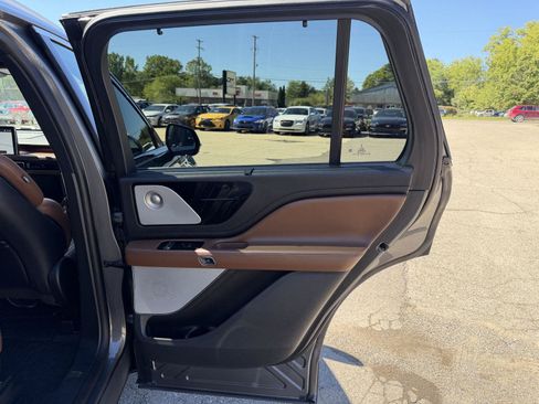 Used 2022 Lincoln Aviator Reserve w/ Equipment Group 201A AWD/4WD image 33